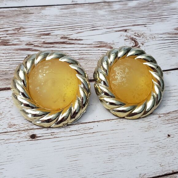 Vintage Clip On Earrings - Yellow with Speckled Design & Gold Tone Halo Large - Picture 2 of 9